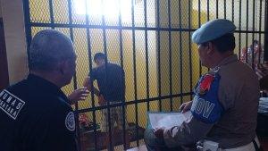 Oknum-polisi-Brigpol-BR-yang-diduga-menganiaya-warga-bernama-Darmadi.jpg