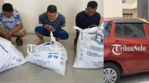 PENAMPAKAN-Uang-Rp10-Miliar-yang-Dibawa-Kabur-Sopir-Bank-Jateng-Sisa-3-Karung-Istri-jadi-Ojol.jpg