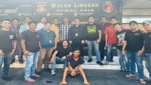 Pelaku-saat-diamankan-di-Polres-Lubuklinggau-Kamis-16112023.jpg