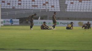 Pemian-SFC-terduduk-lesu.jpg