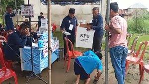 Pemilih-disabilitas-di-Ogan-Ilir-memberikan-suara-pada-Pilkada-Rabu-27112024-lalu.jpg