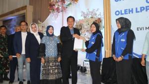 Penyerahan-Sertifikat-Halal.jpg