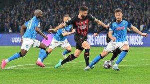 palembang/Penyerang-AC-Milan-kanan-tengah-sukses-mencetak-gol-ke-gawang-Napoli.jpg