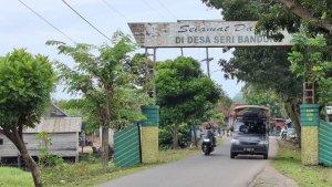 Pintu-Gerbang-Desa-Seri-Bandung.jpg