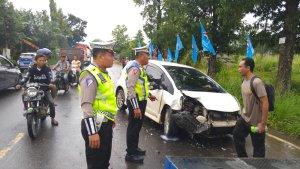 Polisi-saat-melakukan-olah-TKP-di-tempat-kejadian-Jalan-Ahmad-Yani-Lubuklinggau.jpg