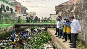 Ratu-dewa-angkuti-sampah.jpg
