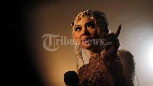 Reaksi-Syahrini-pasca-disoroti-saat-hadir-di-penghargaan-di-Cannes.jpg