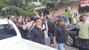 Sebuah-insiden-keributan-terjadi-ketika-pengundian-nomor-pasangan-calon-Walikota-dan-Wakil-Walikota.jpg