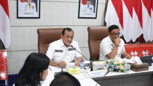 Sekretaris-Daerah-Provinsi-Sumatera-Selatan-Sumsel-Edward-Candra-memimpin-rapat.jpg