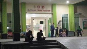 Tampak-keluarga-pasien-menunggu-korban-yang-di-rawat-di-Rumah-Sakit.jpg