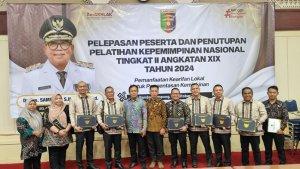 Tujuh-pejabat-eselon-II-di-Kabupaten-Musi-Banyuasin-telah-berhasil-menyelesaikan-Pendidikan.jpg