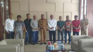 Wako-foto-bareng-perwakilan-warga.jpg