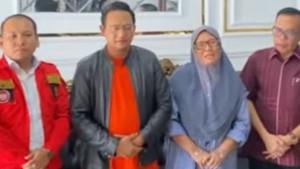 Yuli-Mirza-Guru-SMAN-16-Palembang.jpg