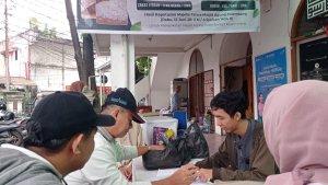 Masjid Agung Palembang Salurkan Zakat Fitrah untuk 900 Warga Dhuafa, Turun dari Tahun Kemarin