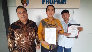 Zaly-Zainal-SH-didampingi-Achmad-Azhari-SH-dan-Bahriyanto.jpg
