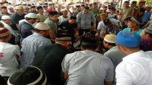 abah-toyib-dimakamkan.jpg