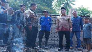 ardani-tinjau-kebakaran.jpg