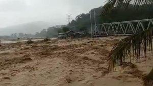 banjir-bandang-di-lahat-2.jpg