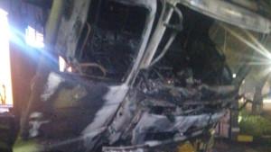 fuso-terbakar-di-sukarami.jpg