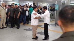 jokowi-dan-prabowo-bertemu-di-stasiun-mrt.jpg