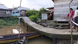 kondisi-jalan-setapak-bertiang.jpg