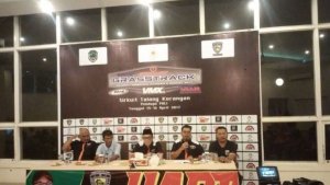 konferensi-pers-grasstrack-di-kantin-melati-komperta-pendopo_20170415_141428.jpg