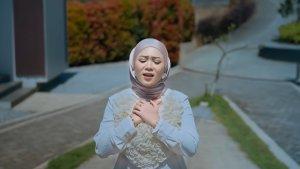 lirik-dan-terjemahan-lagu-Basarah-Ka-Garih-Tangan.jpg