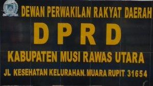 papan-gedung-dprd-muratara.jpg