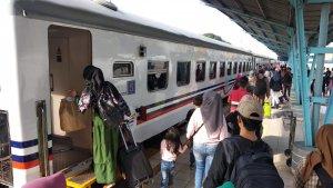para-pemudik-mulai-memadati-stasiun-kertapati-palembang-minggu-2652019.jpg