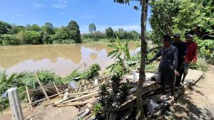 rumah-ambruk-desa-jagalano.jpg
