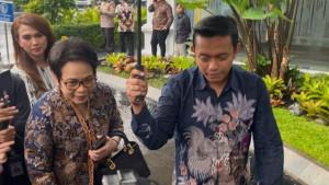 sarahpejabatdatang.jpg