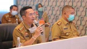 sekda-kota-palembang-ratu-dewa-saat-melakukan-video-conference.jpg
