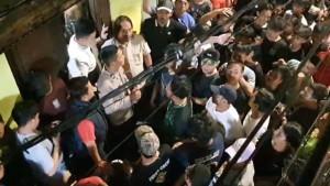 viral-rumah-polisi-dikepung-warga.jpg