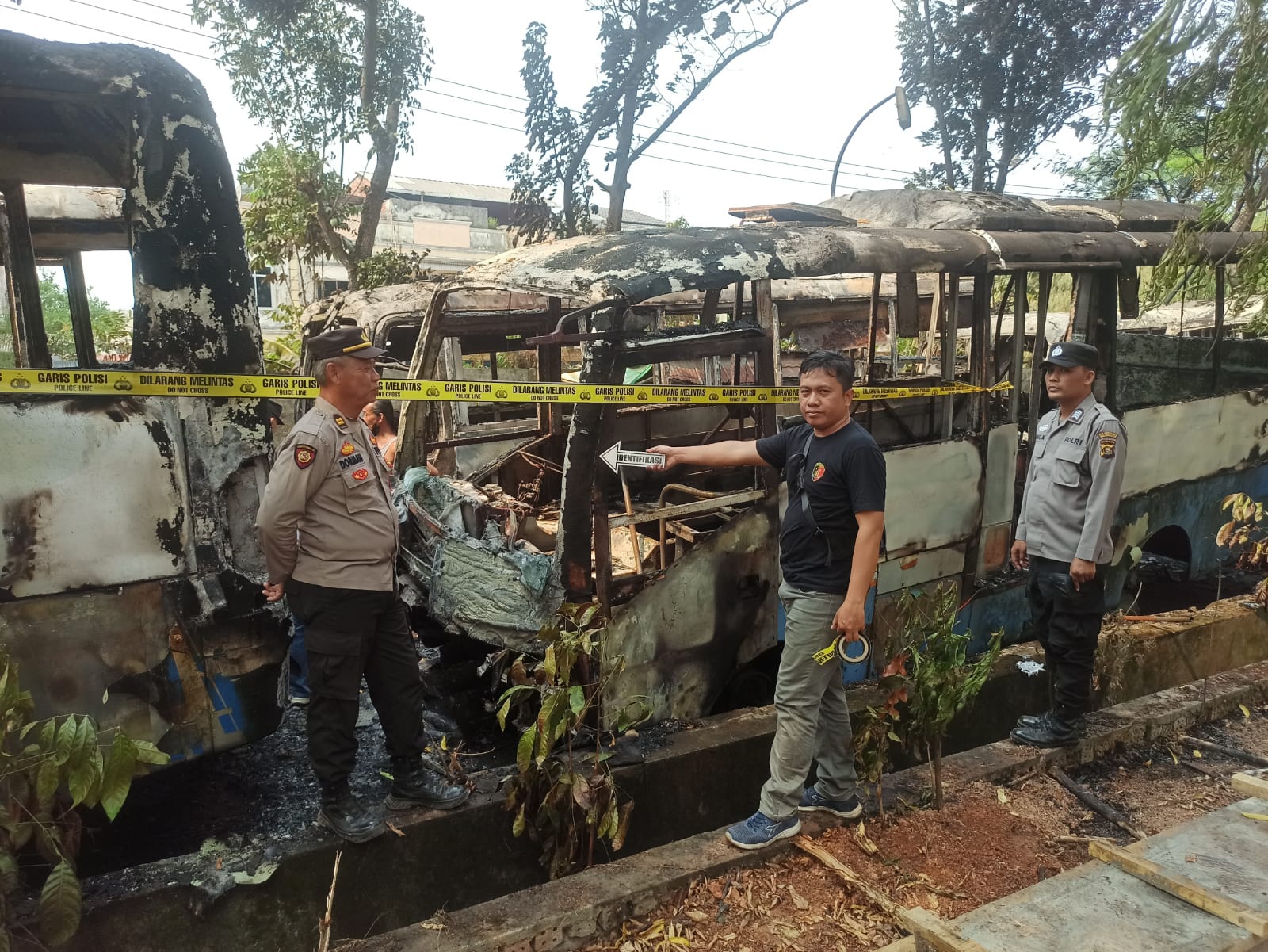 12-bus-trans-musi-terbakar.jpg