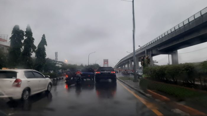 1hujan.jpg