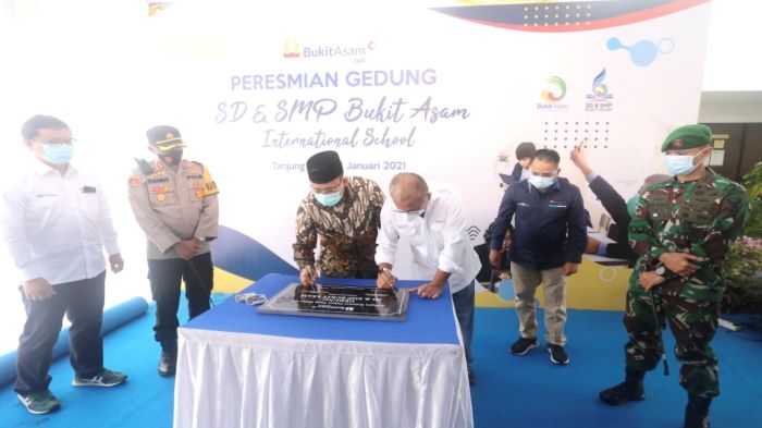 Dirut PTBA dan Bupati Muaraenim Resmikan Gedung SD & SMP Bertaraf Internasional