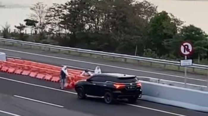 Toyota Fortuner Hitam yang Putar Arah di Tol Indralaya-Prabumulih Melanggar Aturan, Ini Sanksinya