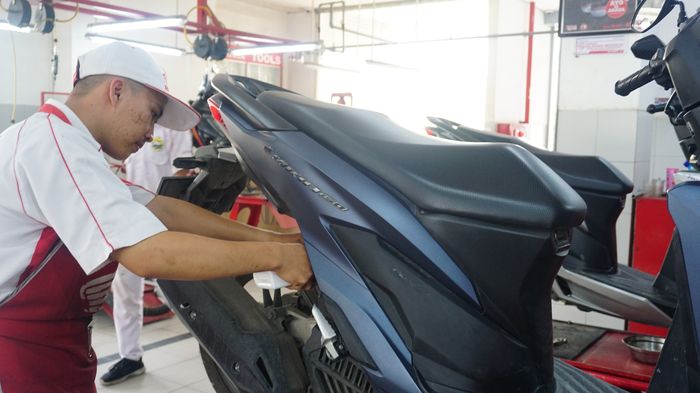 8-tips-sederhana-merawat-motor-honda-matic-agar-tetap-prima-kinclong-dan-awet.jpg