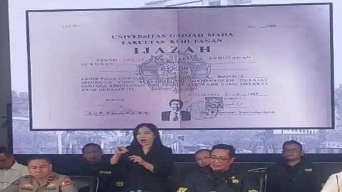 AKHIRNYA-Ijazah-Jokowi-Ditampilkan-KPU-Tutupi-NIM-Rektor-dan-Dekan-UGM-Sebut-Informasi-Terbatas.jpg
