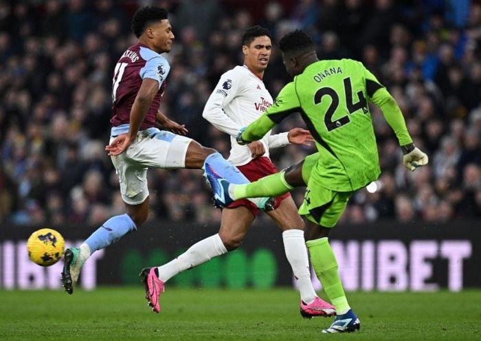 Aksi-kiper-Manchester-United-Andre-Onana-saat-mealwan-Aston-VIlla.jpg