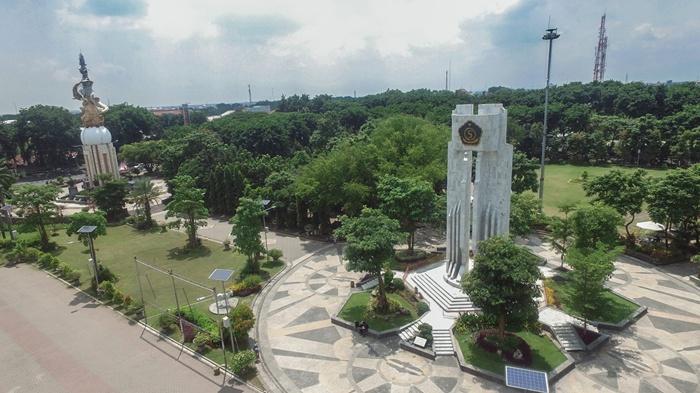 Alun-alun-Kabupaten-Sidoarjo.jpg