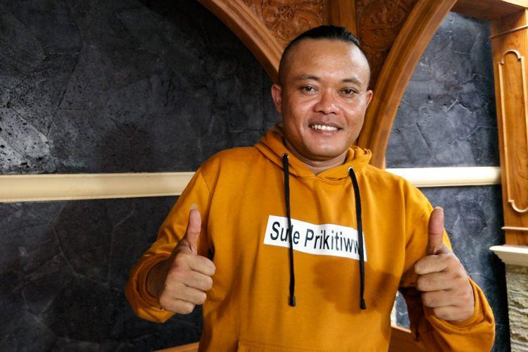 Artis-dan-komedian-Entis-Sutisna-alias-sule-saat-ditemui-di-kediamannya-di-kawasan-Tambun-Bekasi.jpg