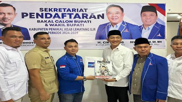 Dikawal Puluhan Relawan, Bakal Calon Bupati PALI Asgianto Kembalikan Formulir di 5 Partai Besar
