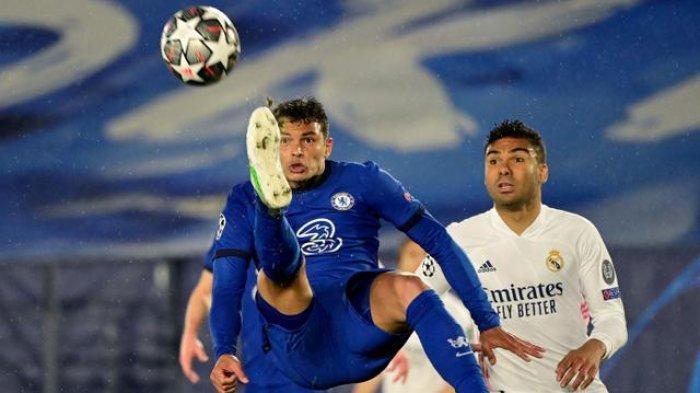 Bek-Chelsea-Thiago-Silva-tendangan-salto-saat-melawan-Real-Madrid-Semifinal-UCL-28042021.jpg