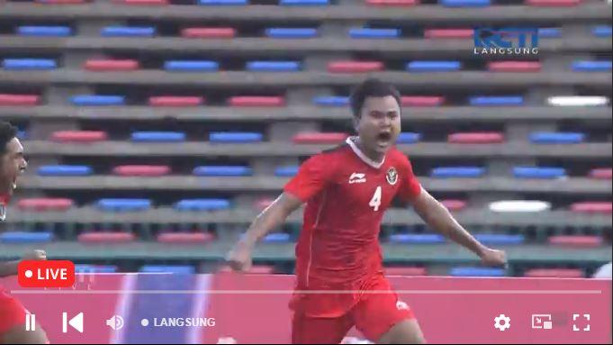 Bek-Timnas-U22-Indonesia-Komang-Teguh-Trisnanda-berselebrasi.jpg