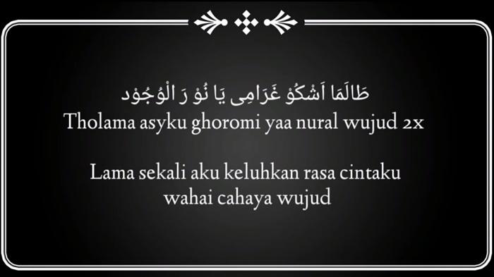 Porno: 2 yigit va sabzavotlar Sperma barcha teshiklardan oqib chiqadi