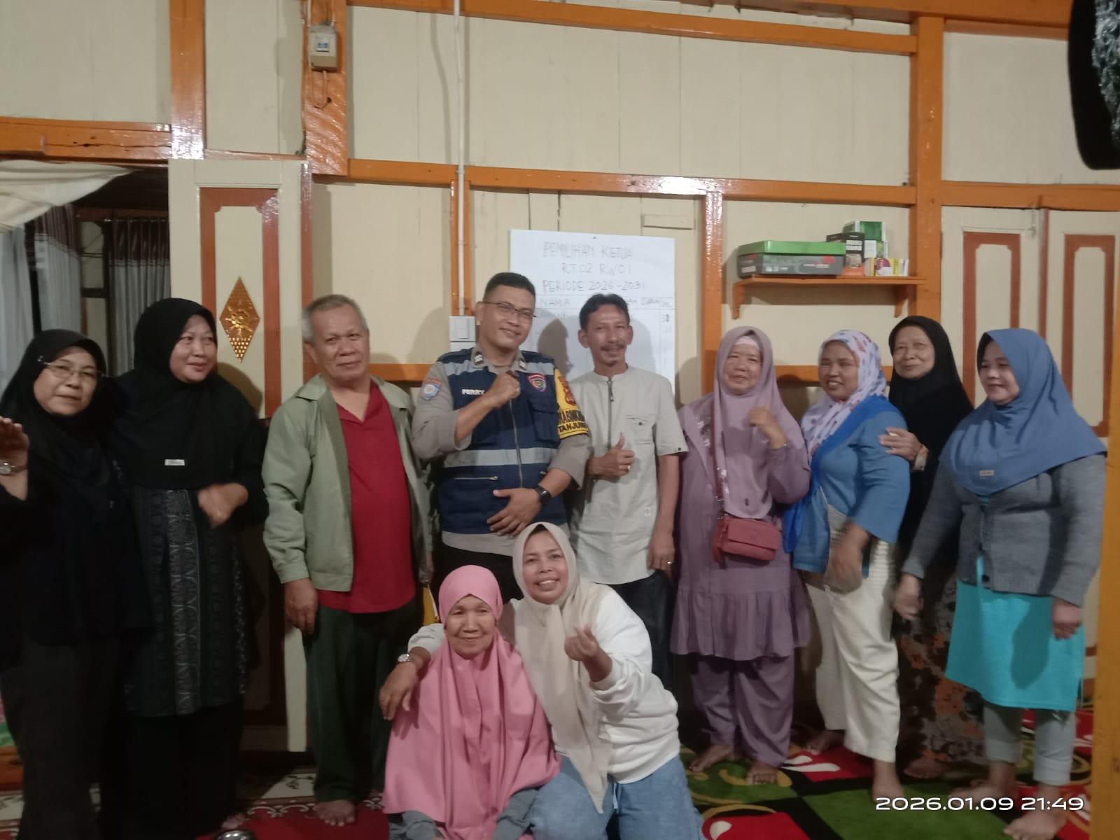 Bhabinkamtibmas-Lawang-Kidul-Muara-Enim-Laksanakan-Interaksi-Kamtibmas-dengan-Masyarakat.jpg