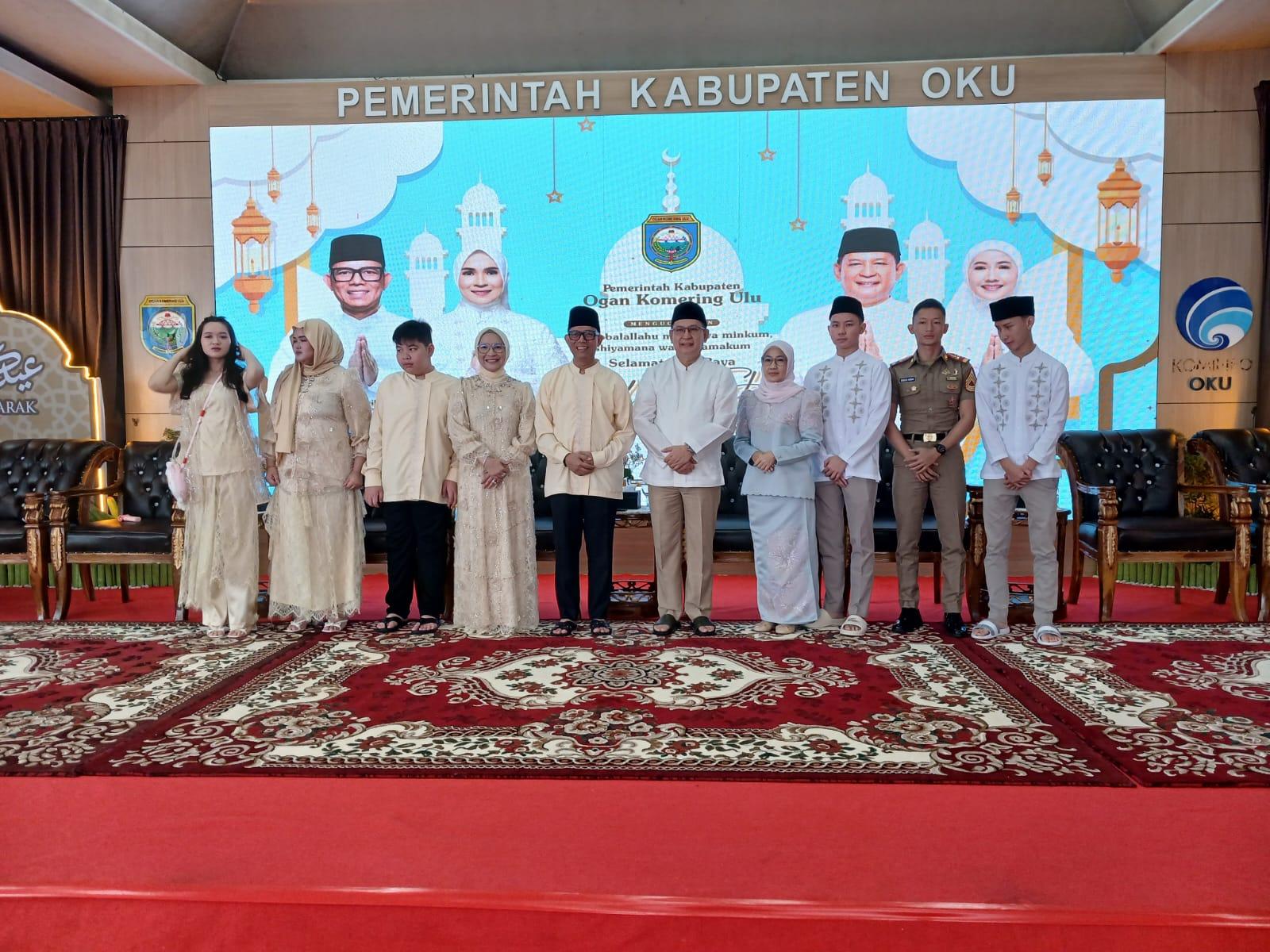 Suasana Hangat Open House di Pendopo Bupati OKU Teddy Meilwansyah, Tamu Nikmati Sate hingga Pempek