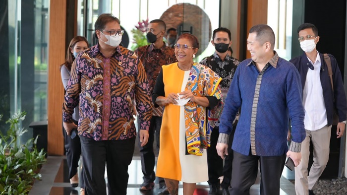 Dari-kiri-Ketua-Umum-Partai-Golkar-Airlangga-Hartarto-Mantan-Menteri-Kelautan.jpg