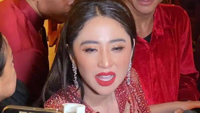 Dewi-Perssik-Cantik.jpg
